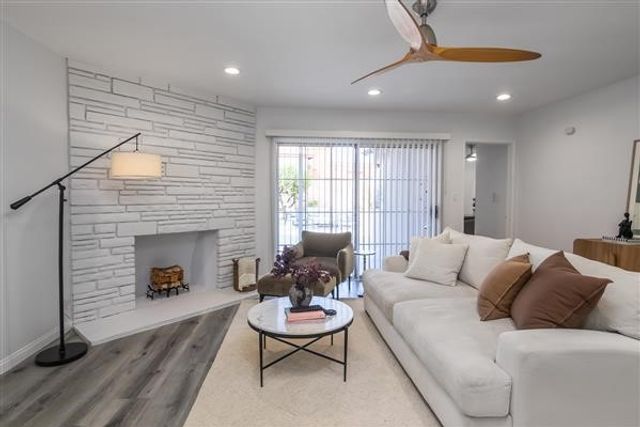 20929 Cantara, Canoga Park, CA 91304