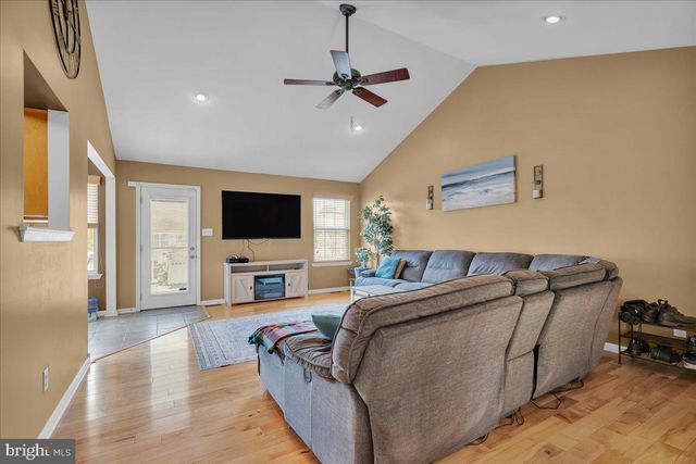 1 TULIP CT, Deptford, NJ 08096