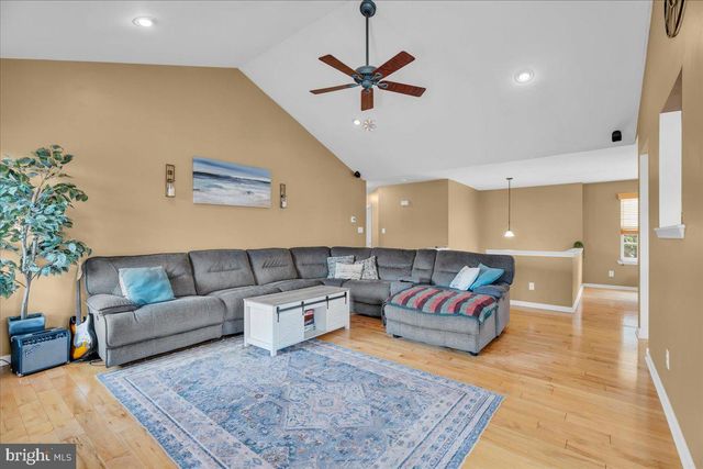 1 TULIP CT, Deptford, NJ 08096