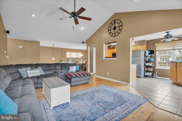 1 TULIP CT, Deptford, NJ 08096