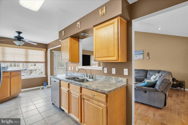 1 TULIP CT, Deptford, NJ 08096