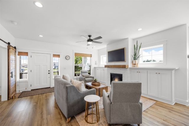 1153 Cedar Springs Drive, Marion, IA 52302