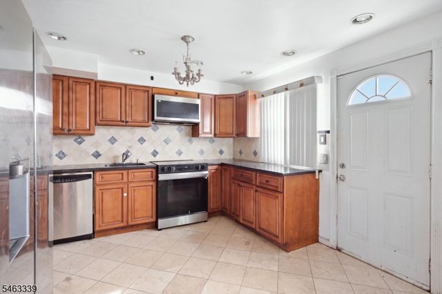 330 N 11Th St, Prospect Park Boro, NJ 07508