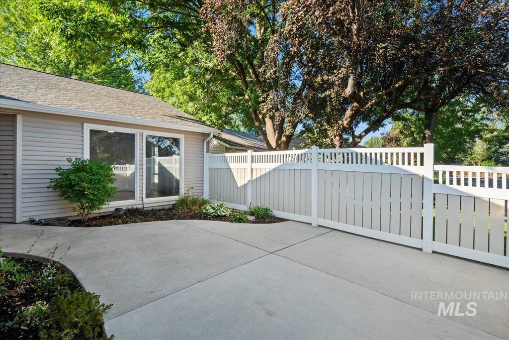 9757 W Woodchuck Lane, Boise, ID 83704