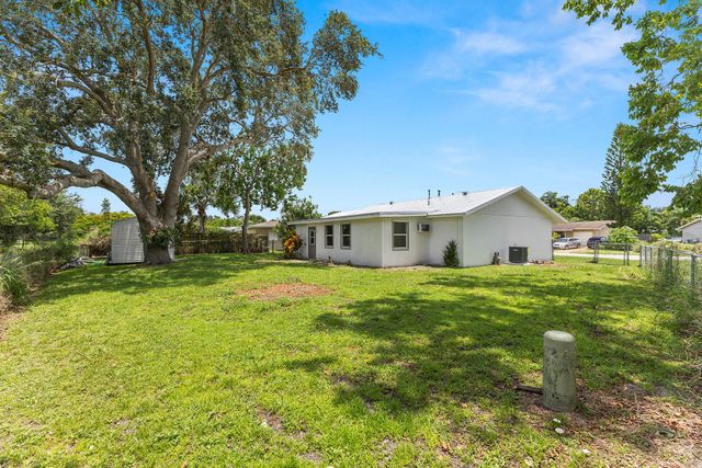 264 NE Ardsley Drive, Port St Lucie, FL 34983