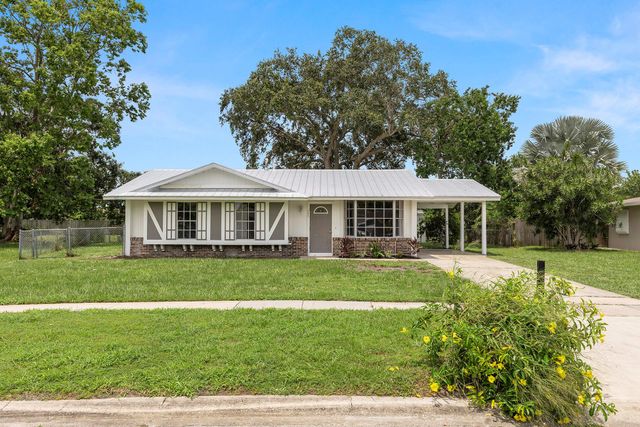 264 NE Ardsley Drive, Port St Lucie, FL 34983
