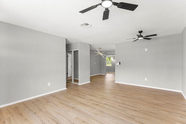 264 NE Ardsley Drive, Port St Lucie, FL 34983