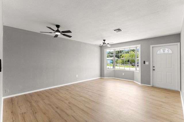 264 NE Ardsley Drive, Port St Lucie, FL 34983