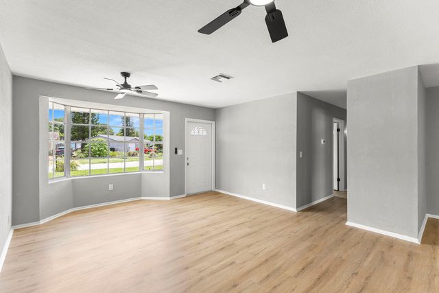 264 NE Ardsley Drive, Port St Lucie, FL 34983