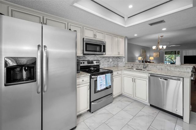 110 CYPRESS CT 3-82, Oldsmar, FL 34677