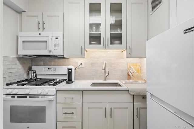 7510 Yellowstone Boulevard 2H, Rego Park, NY 11374