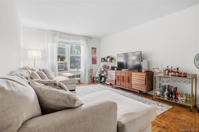 7510 Yellowstone Boulevard 2H, Rego Park, NY 11374