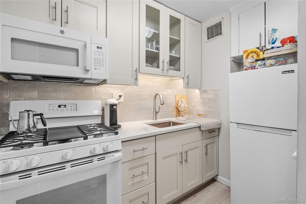 7510 Yellowstone Boulevard 2H, Rego Park, NY 11374