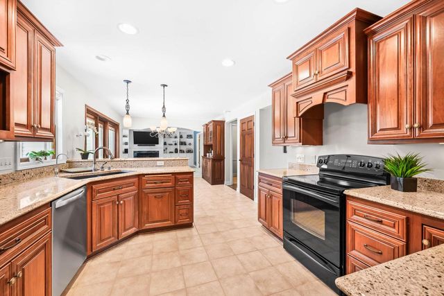 W328N3834 Range Woods DRIVE, Nashotah, WI 53058