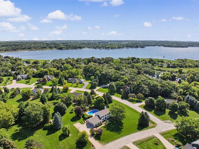 W328N3834 Range Woods DRIVE, Nashotah, WI 53058