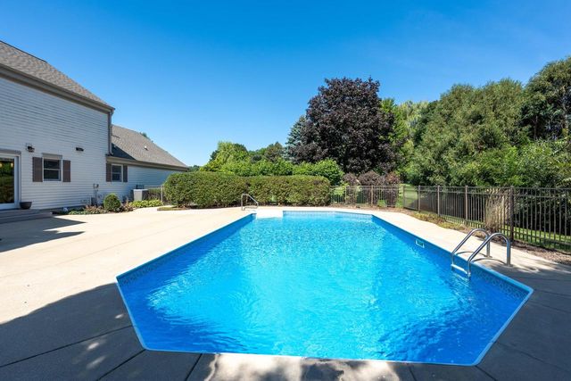 W328N3834 Range Woods DRIVE, Nashotah, WI 53058
