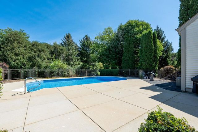 W328N3834 Range Woods DRIVE, Nashotah, WI 53058