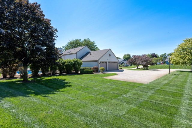 W328N3834 Range Woods DRIVE, Nashotah, WI 53058