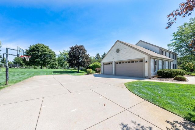 W328N3834 Range Woods DRIVE, Nashotah, WI 53058