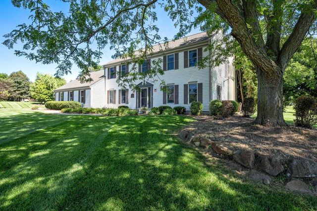 W328N3834 Range Woods DRIVE, Nashotah, WI 53058