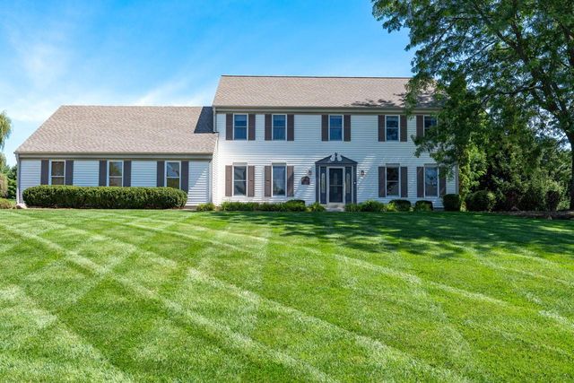 W328N3834 Range Woods DRIVE, Nashotah, WI 53058