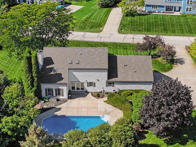 W328N3834 Range Woods DRIVE, Nashotah, WI 53058