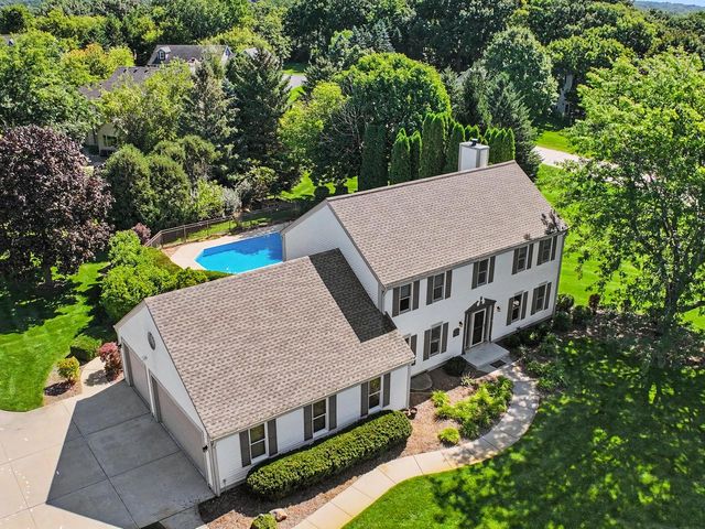 W328N3834 Range Woods DRIVE, Nashotah, WI 53058