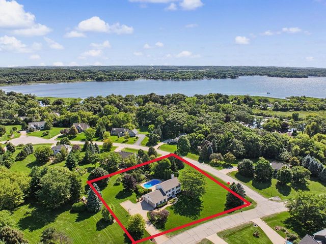 W328N3834 Range Woods DRIVE, Nashotah, WI 53058