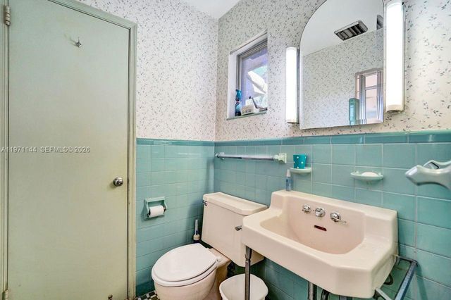 1235 Jefferson St, Hollywood, FL 33019