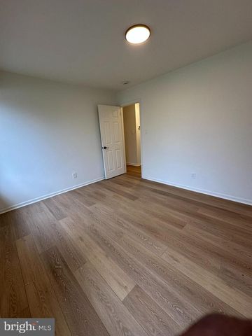 98-B RED CEDAR CT, Mount Laurel, NJ 08054