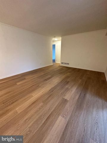 98-B RED CEDAR CT, Mount Laurel, NJ 08054