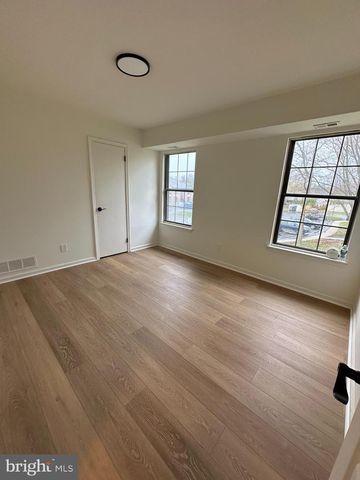 98-B RED CEDAR CT, Mount Laurel, NJ 08054