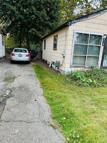 313 W Ruth Avenue, Flint, MI 48505