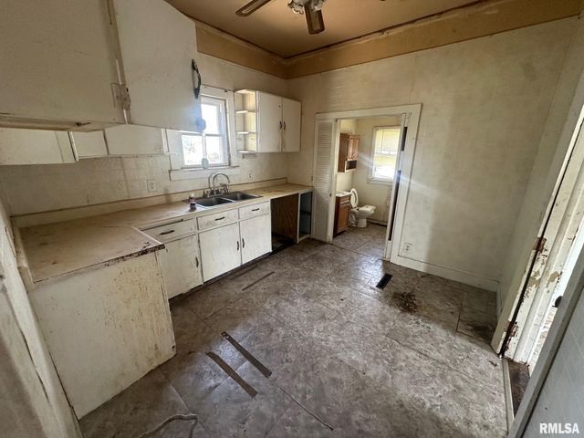 705 OLIVE Street, Galesburg, IL 61401