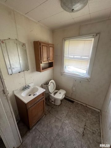 705 OLIVE Street, Galesburg, IL 61401