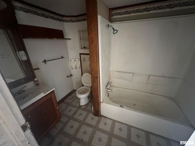 705 OLIVE Street, Galesburg, IL 61401