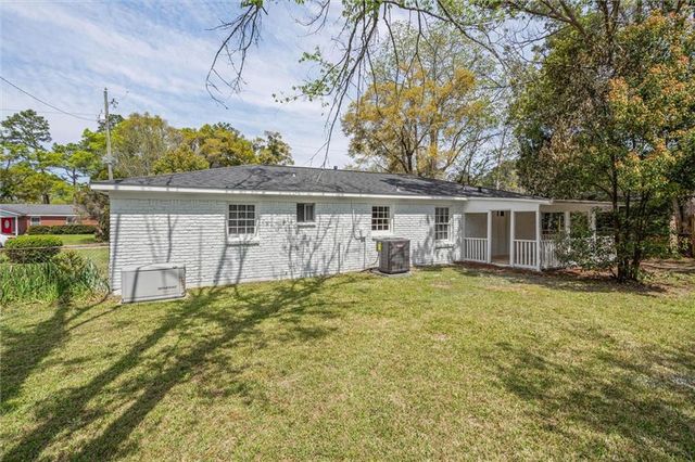 513 Holiday Avenue, Chickasaw, AL 36611