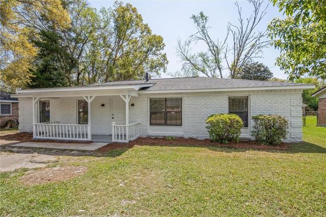 513 Holiday Avenue, Chickasaw, AL 36611