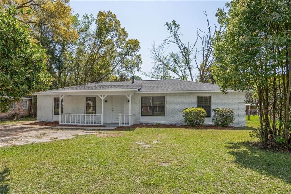 513 Holiday Avenue, Chickasaw, AL 36611