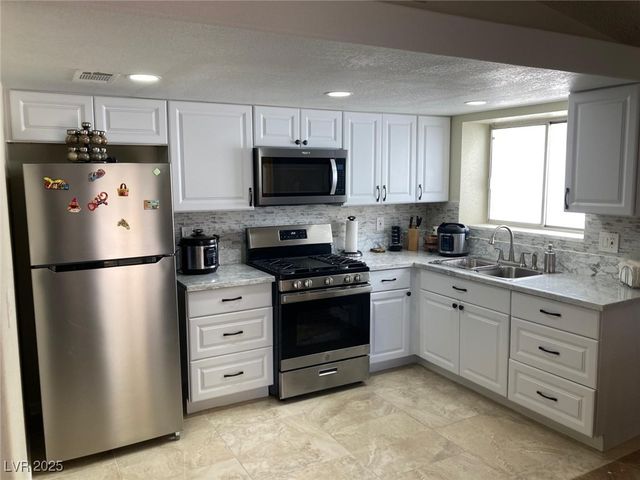 5353 Hollow Brook Avenue, Las Vegas, NV 89142