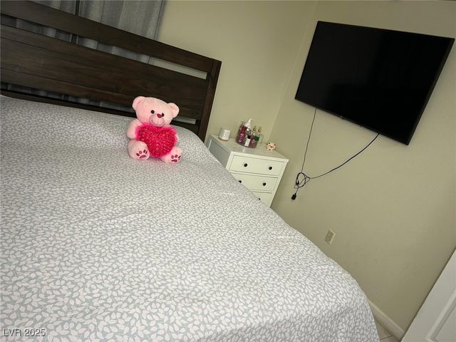 5353 Hollow Brook Avenue, Las Vegas, NV 89142