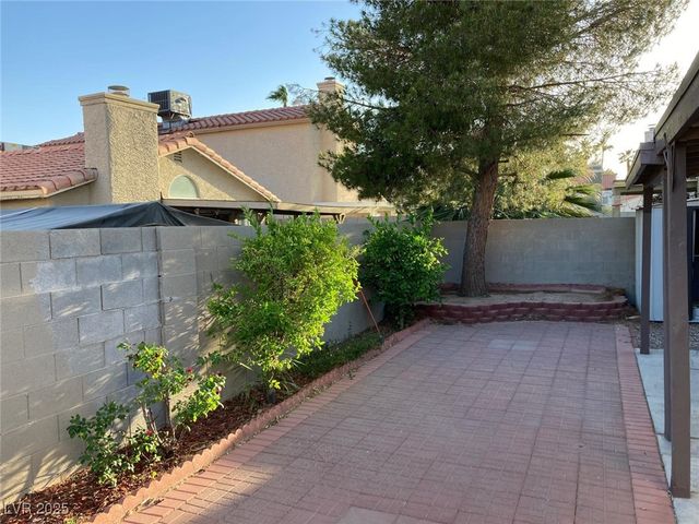5353 Hollow Brook Avenue, Las Vegas, NV 89142