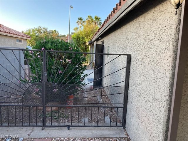 5353 Hollow Brook Avenue, Las Vegas, NV 89142