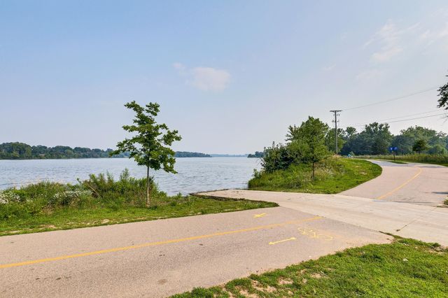 1560 Case Avenue, Saint Paul, MN 55106