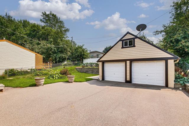 1560 Case Avenue, Saint Paul, MN 55106