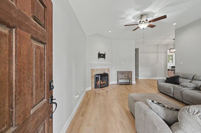 11318 Twain Drive, Montgomery, TX 77356