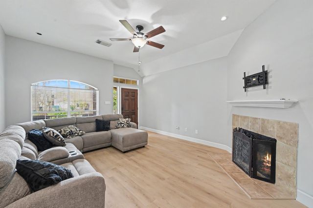 11318 Twain Drive, Montgomery, TX 77356