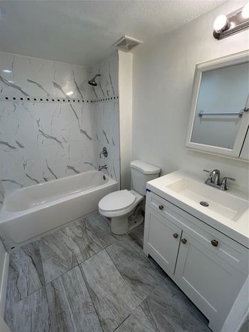 8000 Fairview Dr 102, Tamarac, FL 33321