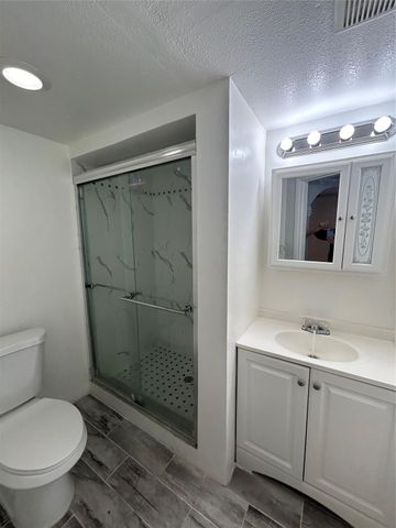 8000 Fairview Dr 102, Tamarac, FL 33321