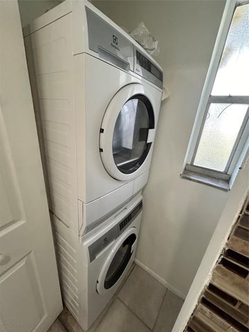 8000 Fairview Dr 102, Tamarac, FL 33321